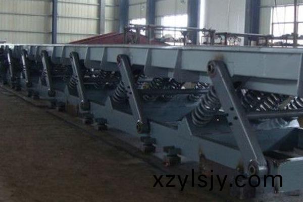 槩(gai)述慣(guan)性振動(dòng)(dong)給(gei)料(liao)機(jī)試運(yùn)轉(zhuǎn)(zhuan)時(shí)的七大(da)註意(yi)點(diǎn)(dian)